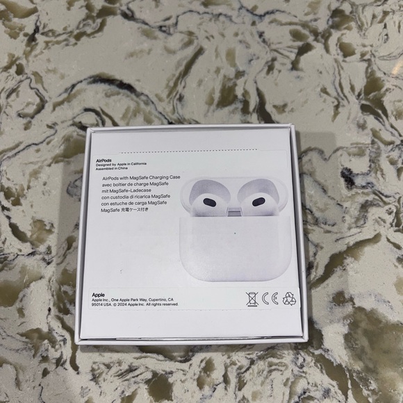 Apple airpod 3rd gen open box. price negotiable - Picture 4 of 6